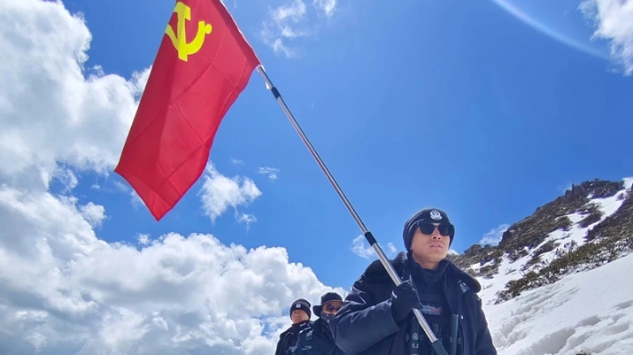 在海拔4500米+的山上，他們都在干些啥？